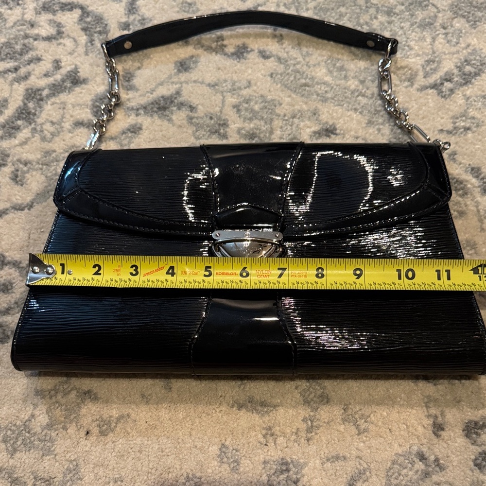 Louis Vuitton Black Authentic Women's Handbag - Picture 12 of 14